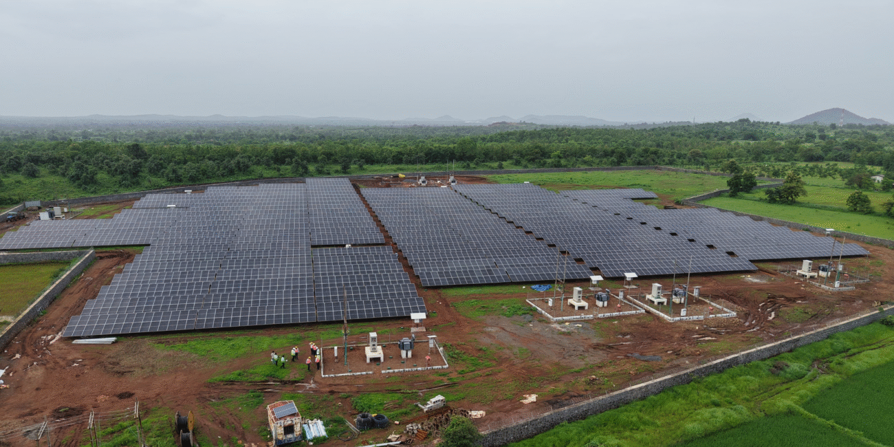 Ground mount vyara banner